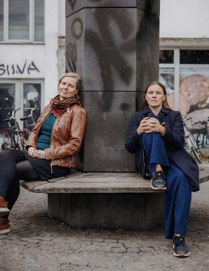 Astrid Nonbo Andersen Og Martine Lind Krebs Forfatterfoto Monumentet Gad