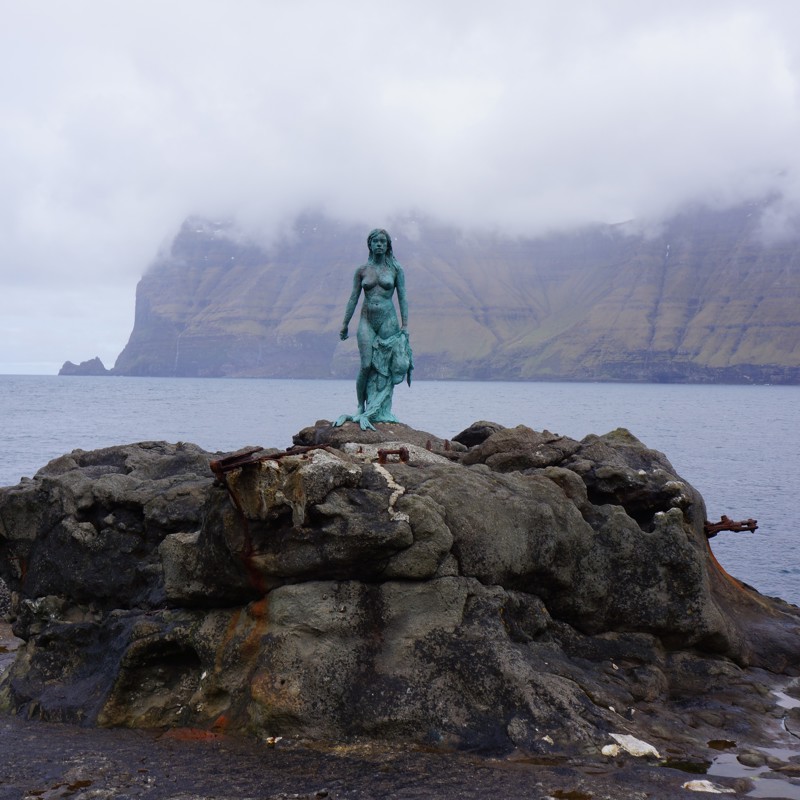 Foto1sælkvindenstatuenkalsoy